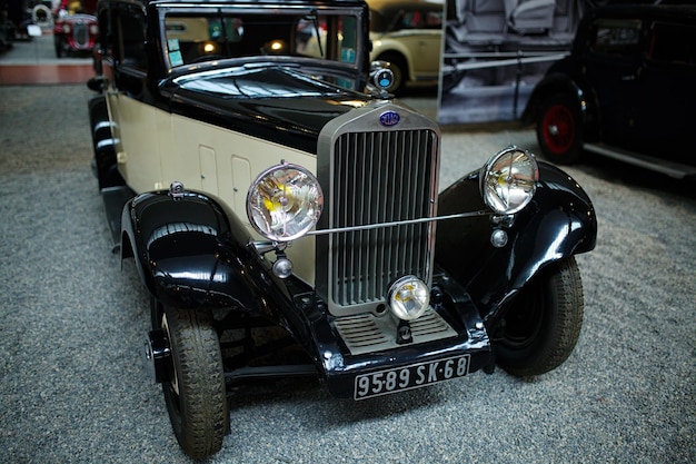 MULHOUSE FRANÇA 22 de agosto de 2023 Museu Nacional do Automóvel Cite de lColeção Automóvel Schlumpf Coleção de carros com mais de 500 peças