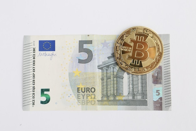 Multi-Euro-Dolar-Bargeld Verschiedene Arten von Bitcoin-Banknoten der neuen Generation