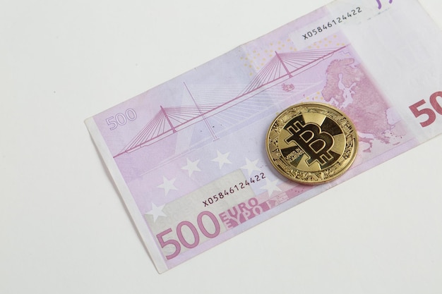 Multi-Euro-Dolar-Bargeld Verschiedene Arten von Bitcoin-Banknoten der neuen Generation