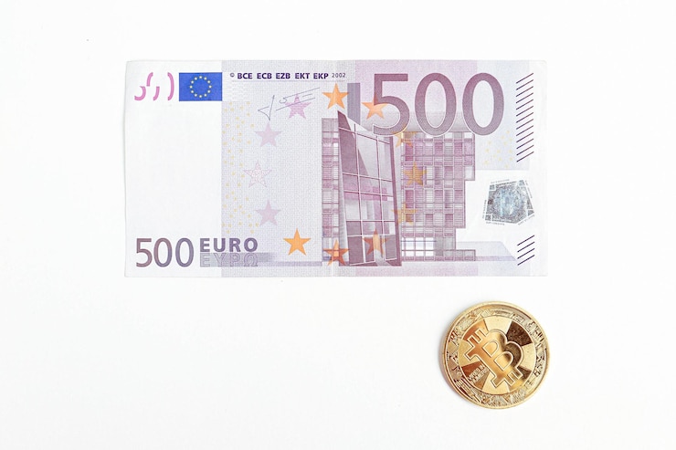 Foto multi-euro-dolar-bargeld verschiedene arten von bitcoin-banknoten der neuen generation