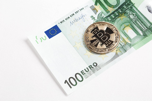 Multi-Euro-Dolar-Bargeld Verschiedene Arten von Bitcoin-Banknoten der neuen Generation