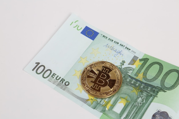 Multi-Euro-Dolar-Bargeld Verschiedene Arten von Bitcoin-Banknoten der neuen Generation