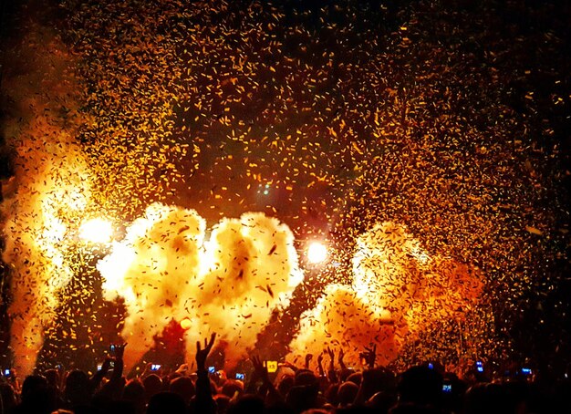 Foto multidão em um concerto de música