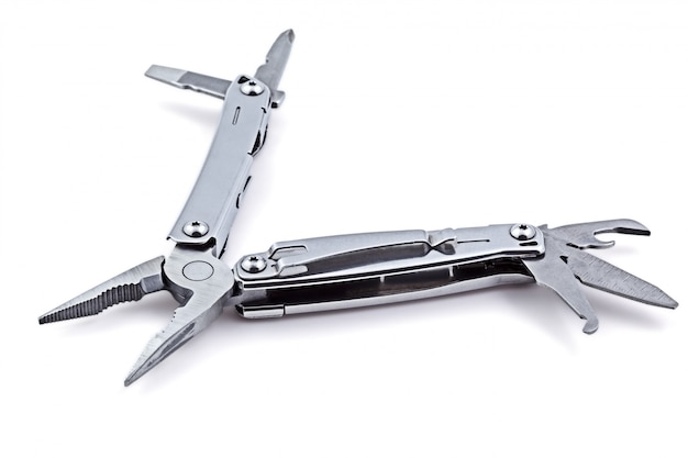 Multitool de metal isolado no branco