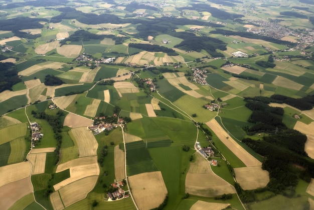 Munchen bavaria alemanha área aérea paisagem de campos cultivados de avião