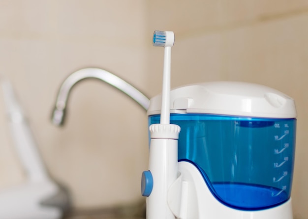 Mundhygiene-Irrigator zum Reinigen der Zähne