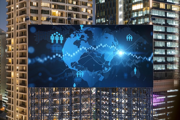 Mundo planeta Terra mapa holograma e ícones de mídia social em outdoor durante a noite vista panorâmica da cidade de Bangkok Sudeste Asiático Networking e estabelecer novas conexões entre as pessoas Globo