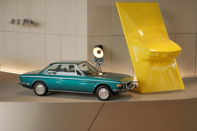 Múnich Alemania 04 20 2024 El sedán retro en el museo del automóvil