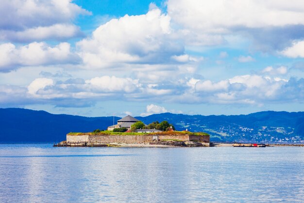 Munkholmen é uma ilhota ao norte de Trondheim, na Noruega.