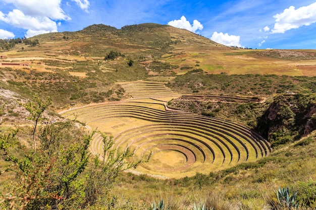 Muräne kreist rund geformte historische Inka-Landwirtschaftsstätte auf den Hügeln der Urubamba-Provinz Peru