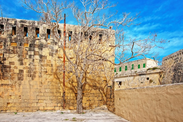 Muralhas do forte de St Elmo em Valletta de Malta