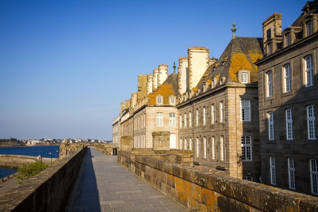 Muralhas fortificadas e cidade de SaintMalo Brittany França