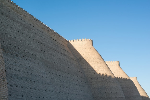 Muralhas históricas da fortaleza da Arca em Bukhara, Ásia Central