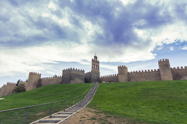 Murallas de Ávila, ciudad medieval fortificada en España