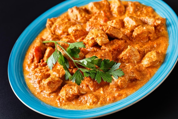 Murgh Makhani Curry vom Huhn in Tomatensoße