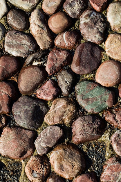 Muro hecho del mismo tipo de piedras