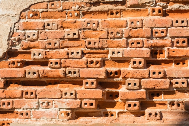 Muro de ladrillos en ruinas