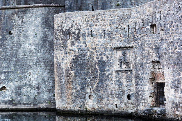 Muro de piedra en la fortaleza