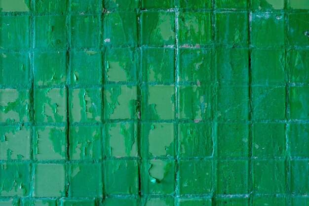 Muro de piedra con pintura verde vieja. antecedentes para el diseño. Foto de alta calidad