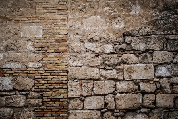 Muro de piedra texturizada, ciudad española de Valencia, arquitectura mediterránea
