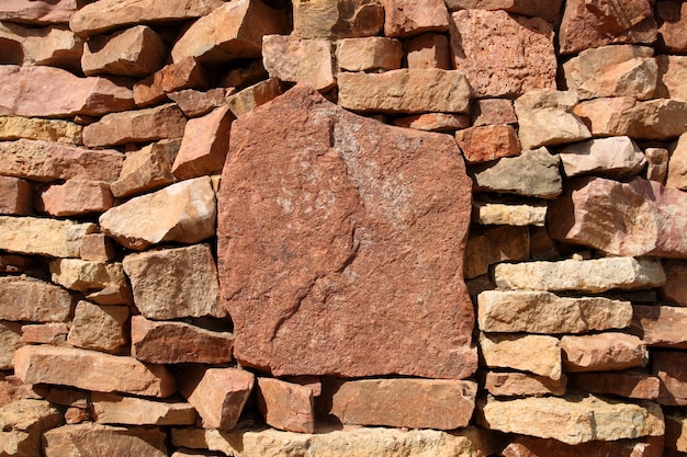 Muro de piedras de roca