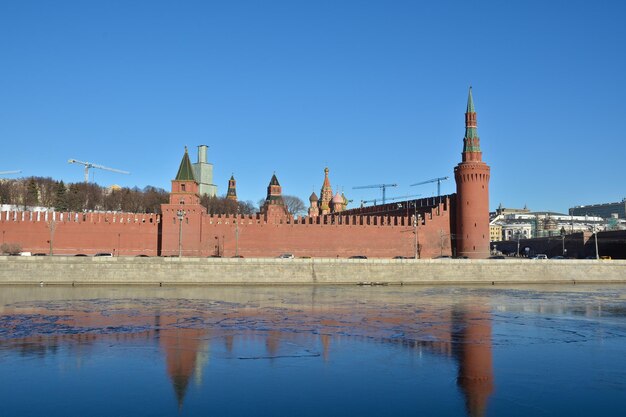 Muro de terraplén del Kremlin e iglesias del Kremlin