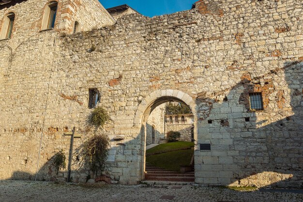 Los muros del antiguo castillo de Brescia