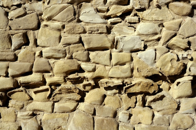 Muros de piedra envejecida, mampostería en España.