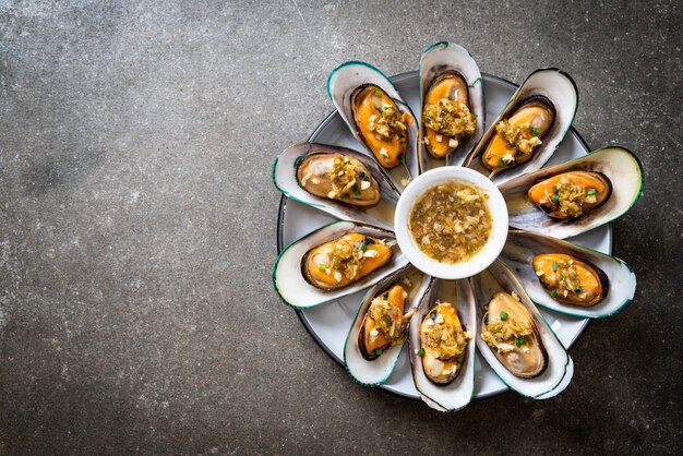 Muscheln mit pikanter Meeresfrüchtesauce