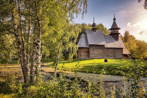 El Museo de arquitectura de madera Dmitrievskaya Iglesia Spasofominskaya Kostroma Rusia del siglo XVII