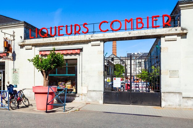 Foto museo destilería combier en saumur