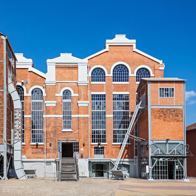 El Museo de la Electricidad es un centro que presenta la evolución de la Energía con un Museo de Ciencia y Arqueología Industrial, Lisboa