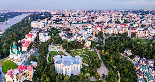 Museo histórico e iglesia de andrew en kiev ucrania