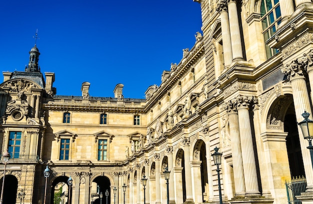 el museo del louvre una importante atracción turística en parís francia