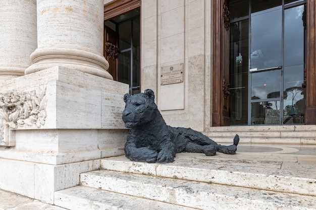 Museo Nacional de arte moderno Escultura de un león