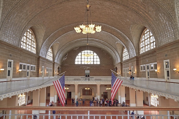 Foto el museo nacional de inmigración en la isla ellis en nueva york