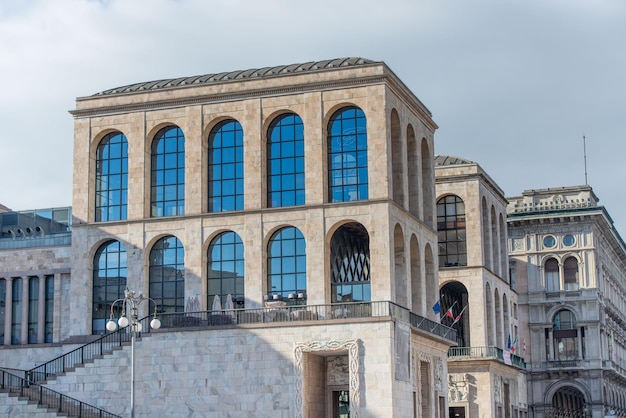 El Museo del Novecento de Milán exposición permanente de obras de arte del siglo XX alojadas en el Palazzo dell'Arengario