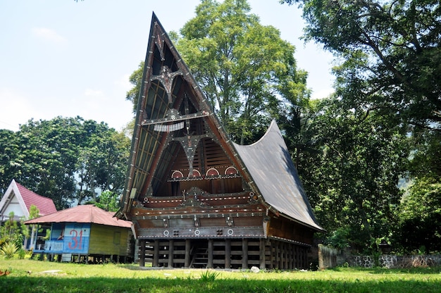 Museum Huta Bolon Simanindo und antikes Retro-Vintage-Hausleben von Indonesiern für Indonesier und ausländische Reisende besuchen Tomok in Samosir in Sumatra Utara oder Nord-Sumatra Indonesien