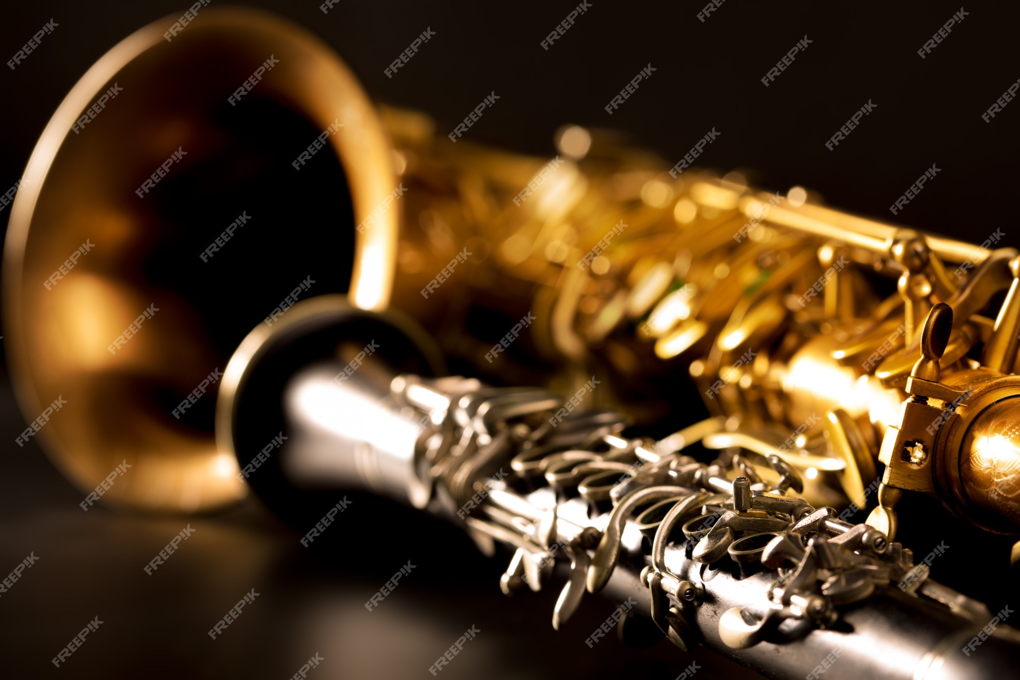 Música clássica sax saxofone tenor e clarinete em preto | Foto Premium Música clássica sax saxofone tenor e clarinete em preto | Foto Premium