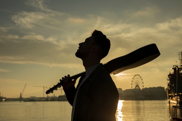 Música de guitarra al aire libre