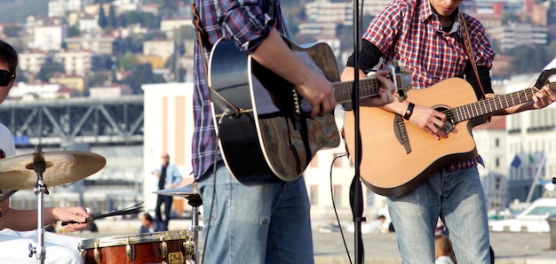 Músicos en concierto