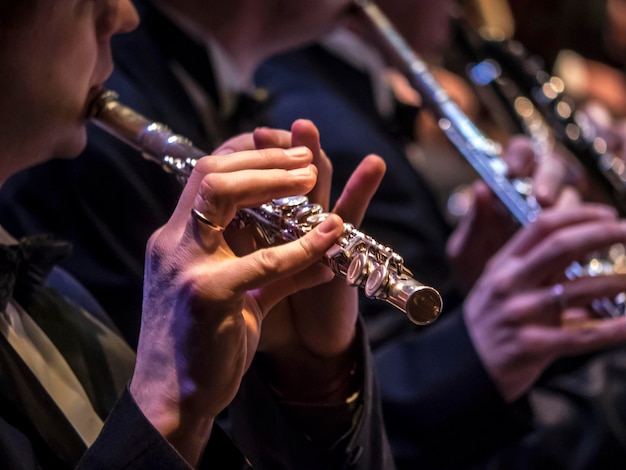 Músicos tocando la flauta