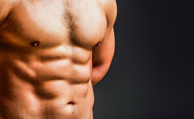 Muskulöser Rumpf, sexy Mann, starker Muskel, athletischer Homosexueller, der nackt posiert, nackter Mann, der Muskeln zeigt.