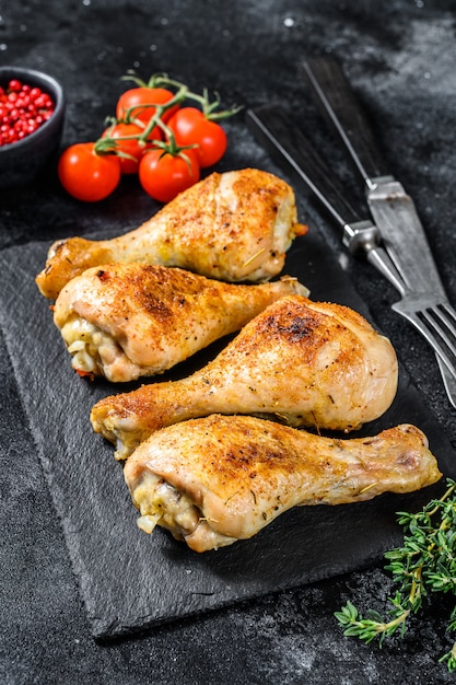 Foto muslos de pollo al horno con hierbas