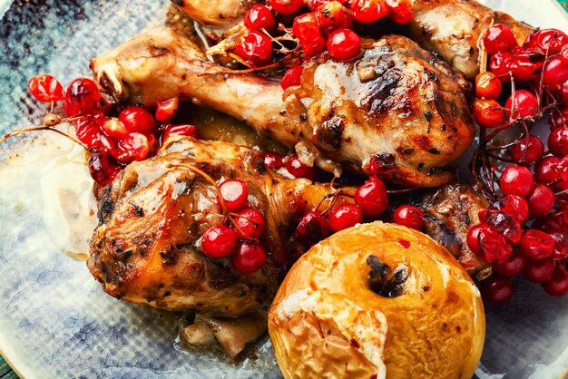 Muslos de pollo asado con frutos rojos Muslos de pollo con viburnum Cerrar