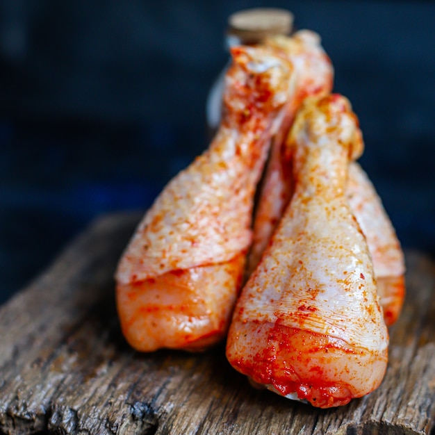 muslos de pollo pimentón crudo barbacoa carne a la parrilla aves de corral