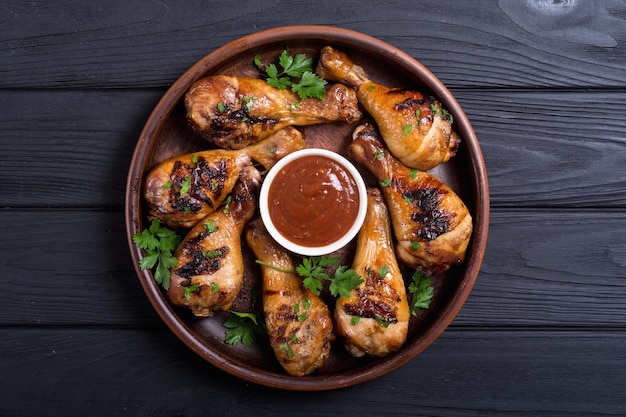 Muslos de pollo a la plancha con salsa de tomate