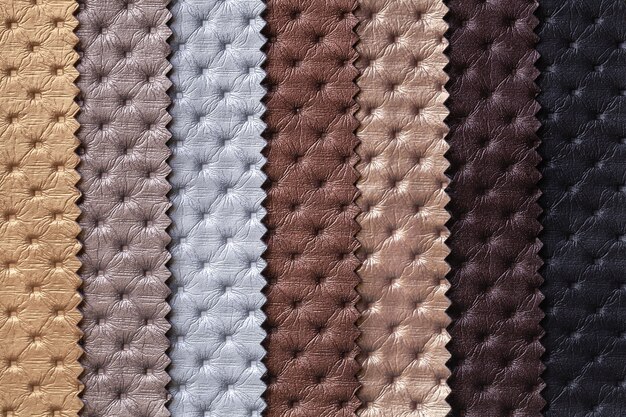 Muster aus Ledertextil mit braunen und grauen Farben des Chesterfield-Musters, Hintergrund.