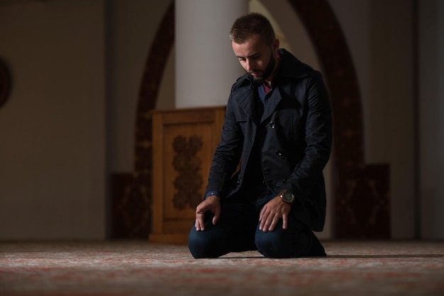 musulmán, rezando, en, mezquita
