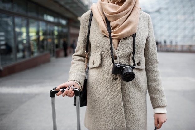 Musulmán viajando por la ciudad